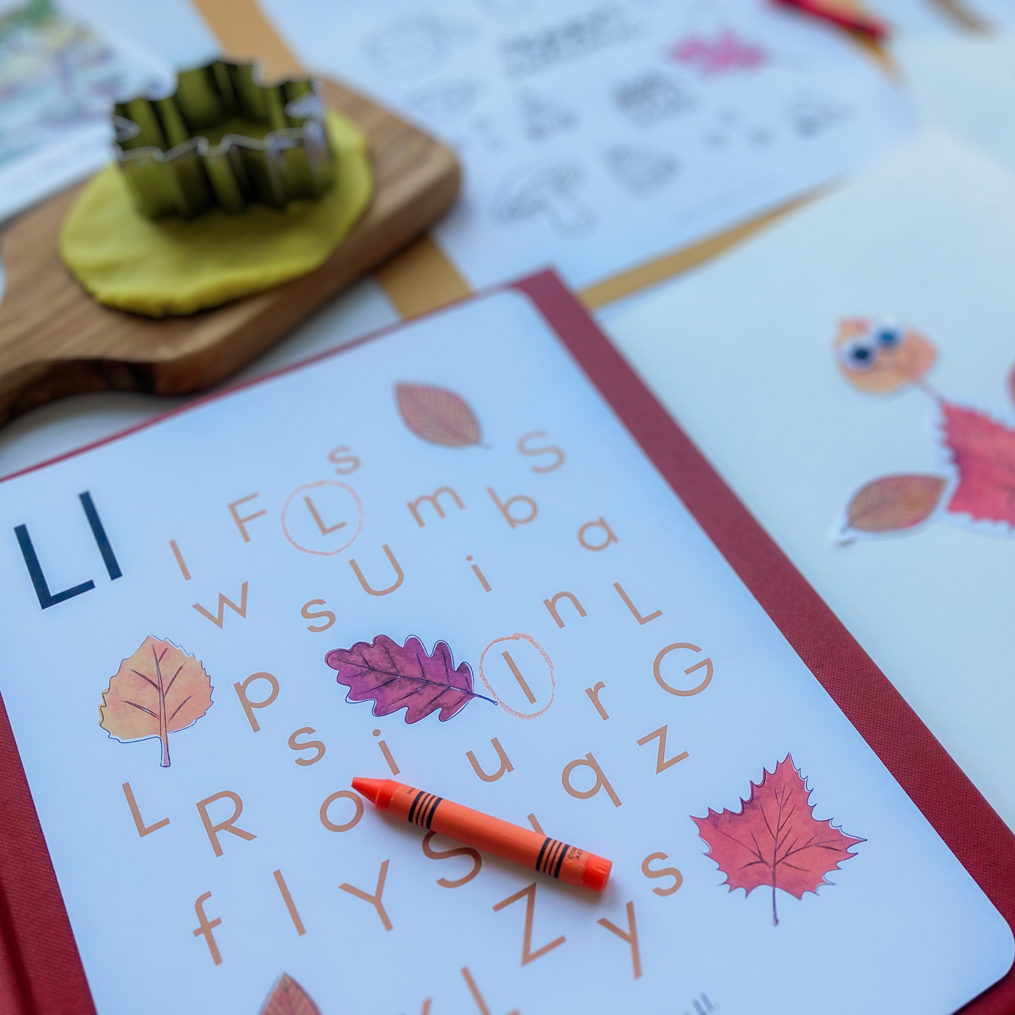 A Walk Through Autumn: A Month-Long Curriculum and Craft Box